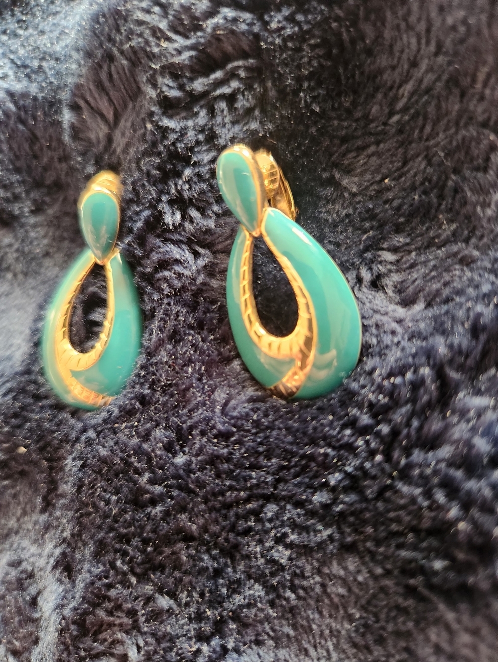 Vintage Gold-Tone Teardrop Hoop Earrings with Turquoise Enamel - Picture 4 of 5